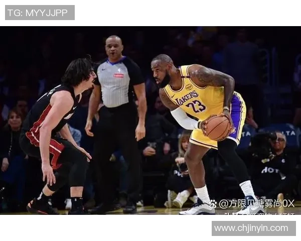 2019年NBA雷霆与雄鹿激战回顾：明星球员的精彩对决与战术分析